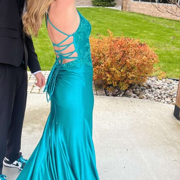 Faviana Dresses & Skirts - Faviana prom dress